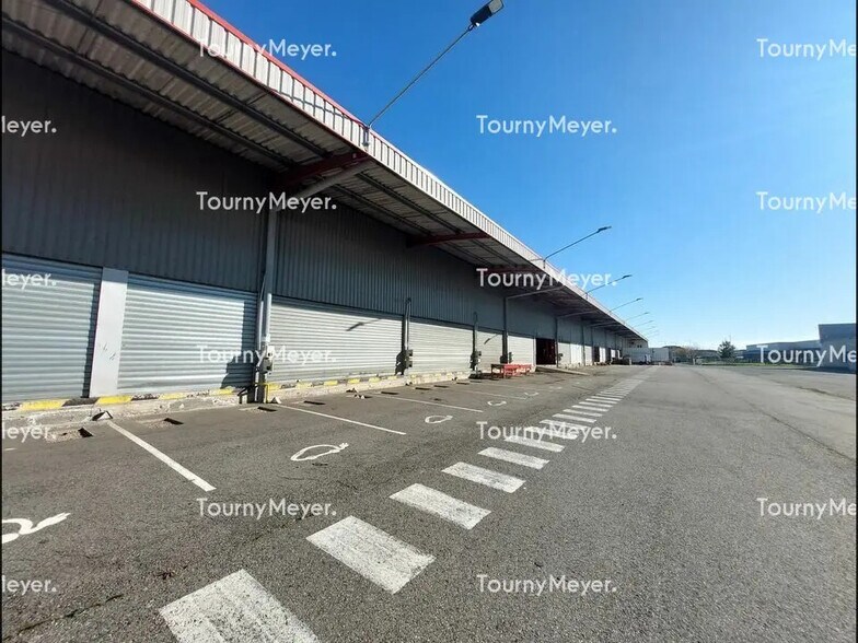 Industrial in Toulouse to rent - Building Photo - Image 3 of 7