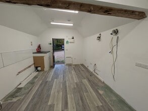 Church Rd, Chiddingfold to rent Interior Photo- Image 2 of 2
