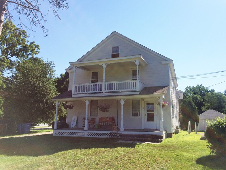 4 Dowd Ave, Canton, CT for sale - Primary Photo - Image 1 of 1