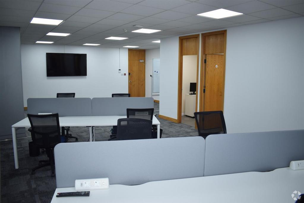 Admirals Way, London to rent Interior Photo- Image 1 of 7