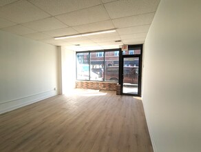 4000-4012 W Montrose Ave, Chicago, IL for rent Interior Photo- Image 2 of 6