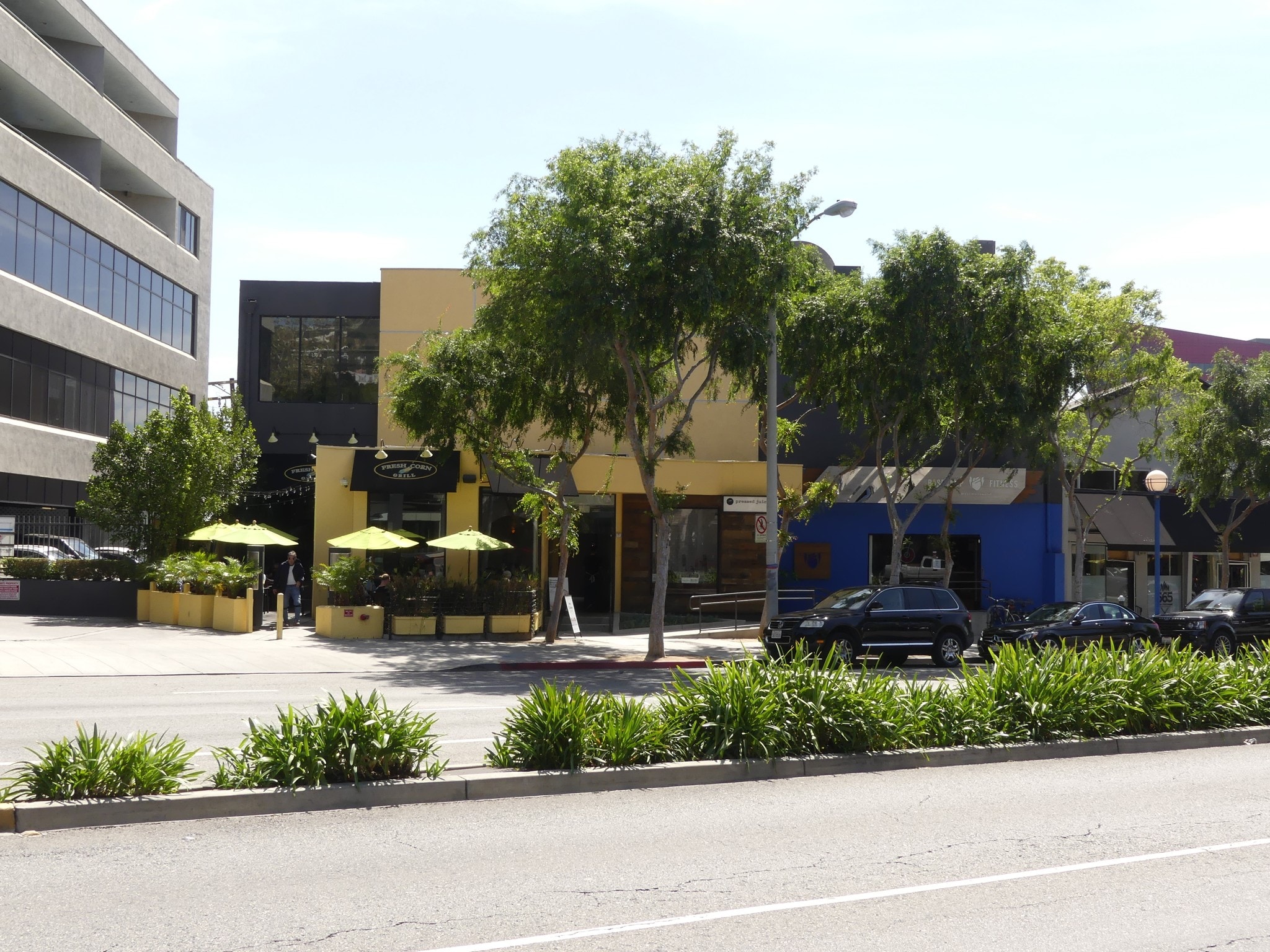 8714 Santa Monica Blvd, West Hollywood, CA to rent Building Photo- Image 1 of 10