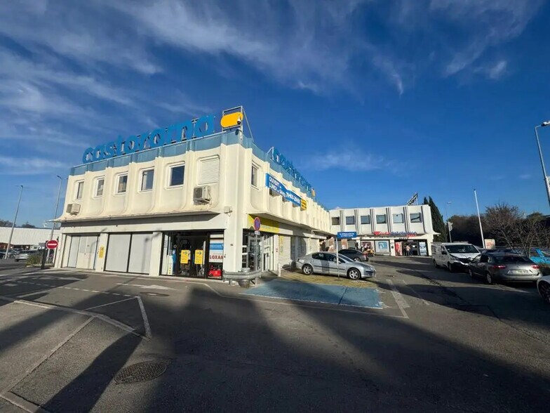 Light Industrial in Aix-en-Provence to rent - Building Photo - Image 3 of 11