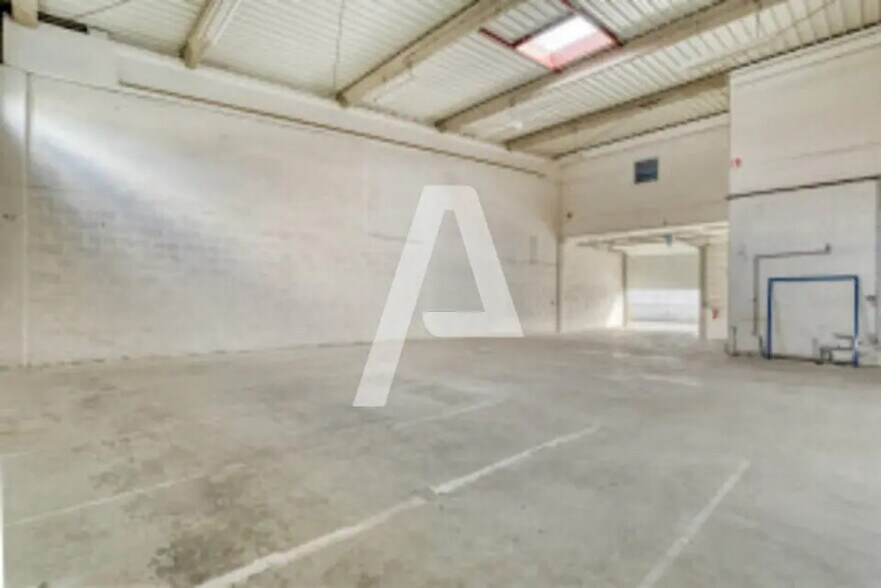 Light Industrial in Vitry-sur-Seine to rent - Building Photo - Image 2 of 5
