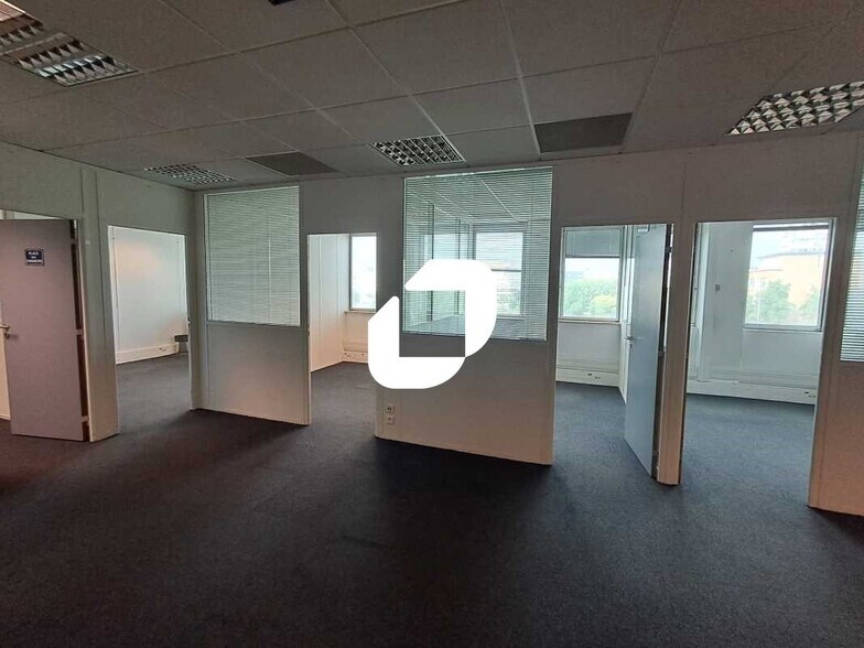 Office in Asnieres Sur Seine for sale - Interior Photo - Image 3 of 7