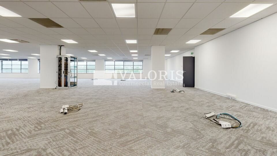 Office in Villeurbanne to rent - Building Photo - Image 3 of 8