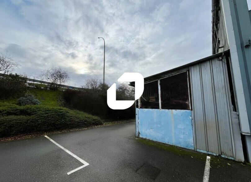 Light Industrial in Corbas to rent - Building Photo - Image 3 of 12
