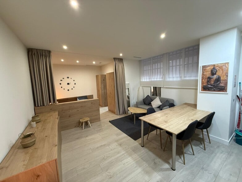 Calle de la Infanta Mercedes, 92, Madrid, Madrid to rent - Building Photo - Image 2 of 20