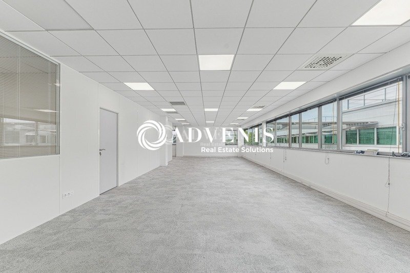 Office in Roissy-en-France to rent Interior Photo- Image 1 of 11