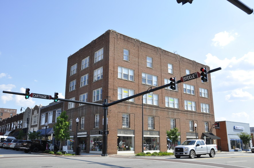 102 S Steele St, Sanford, NC for rent - Building Photo - Image 1 of 6