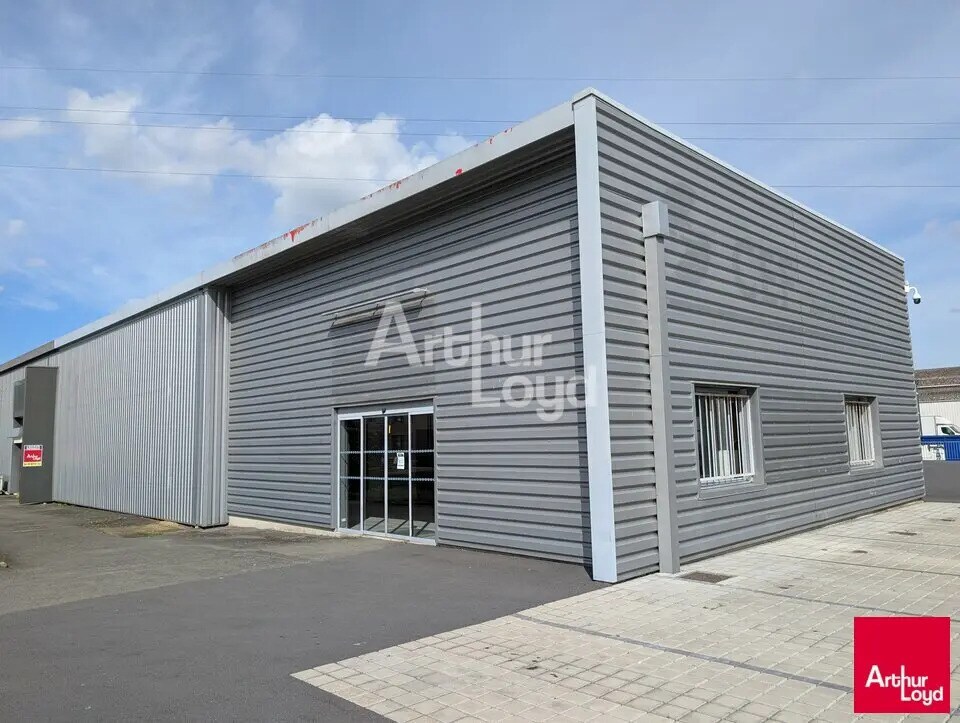 Location Local d'activités 600 m² - Photo 1