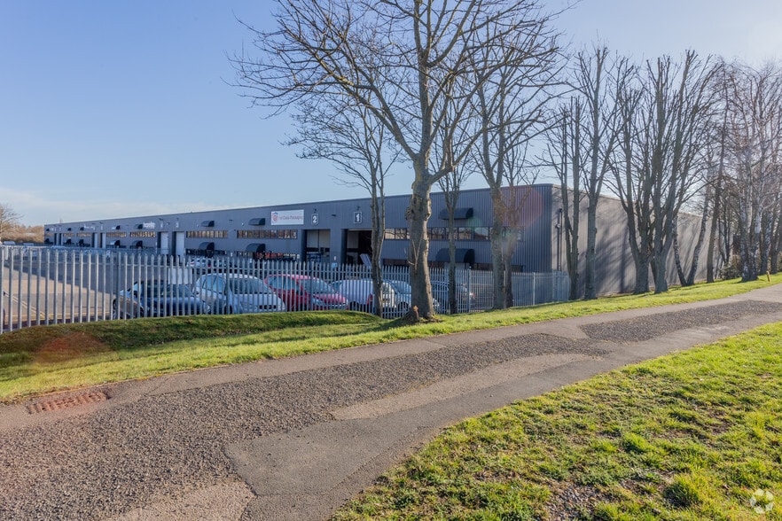 Osyth Clos, Northampton to rent - Building Photo - Image 3 of 15