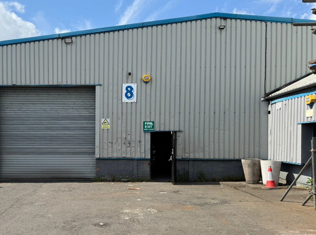 Unit 8 Collier Row Rd, Romford to rent Building Photo- Image 1 of 10