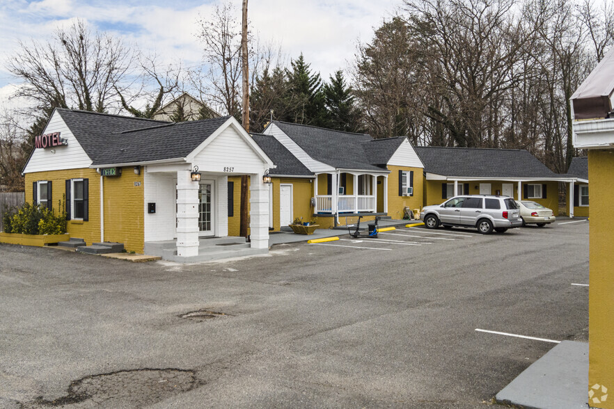 8257 Richmond Hwy, Alexandria, VA for sale - Building Photo - Image 1 of 1