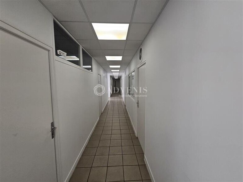 Office in Montreuil to rent - Building Photo - Image 2 of 6