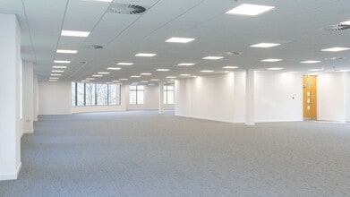 Capability Green, Luton to rent Interior Photo- Image 2 of 4