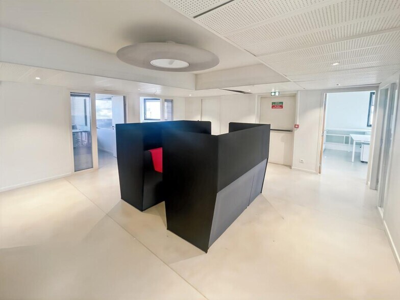 Office in Lyon for sale - Interior Photo - Image 3 of 8