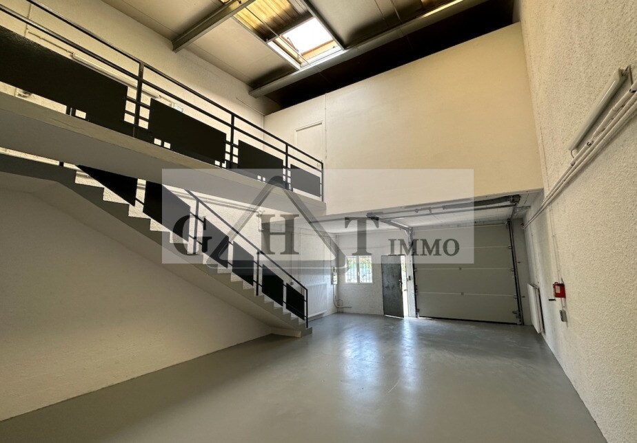 Industrial in Savigny-le-Temple to rent Interior Photo- Image 1 of 4