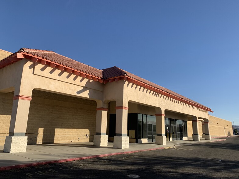 910 N China Lake Blvd, Ridgecrest, CA for rent - Building Photo - Image 1 of 2