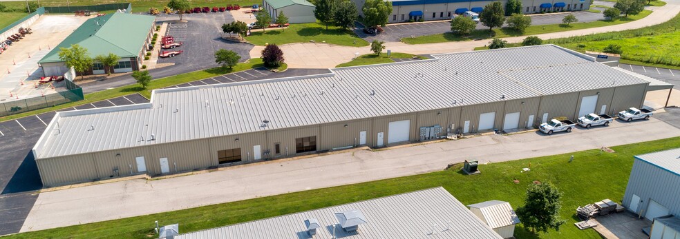 135 Hamilton Industrial Ct, Wentzville, MO for rent - Building Photo - Image 3 of 4