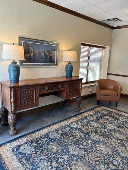 102 N Shiloh Rd, Garland, TX to rent - Interior Photo - Image 2 of 14