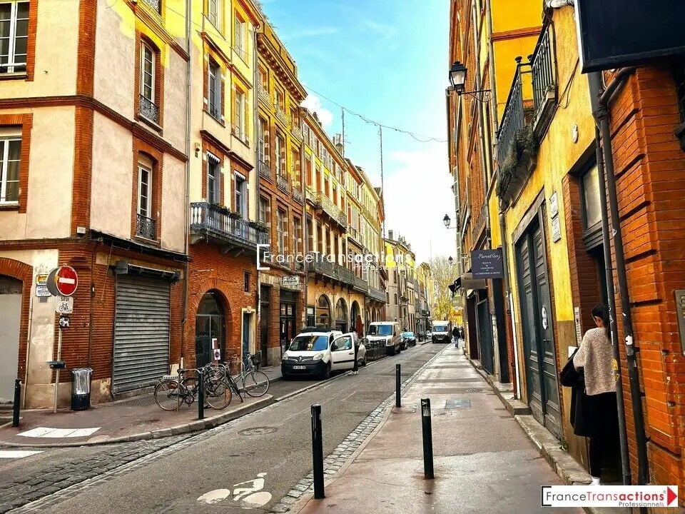 Retail in Toulouse to rent Building Photo- Image 1 of 2