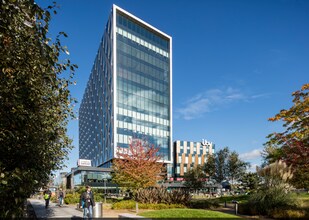 Broadway, Salford for rent Building Photo- Image 1 of 3