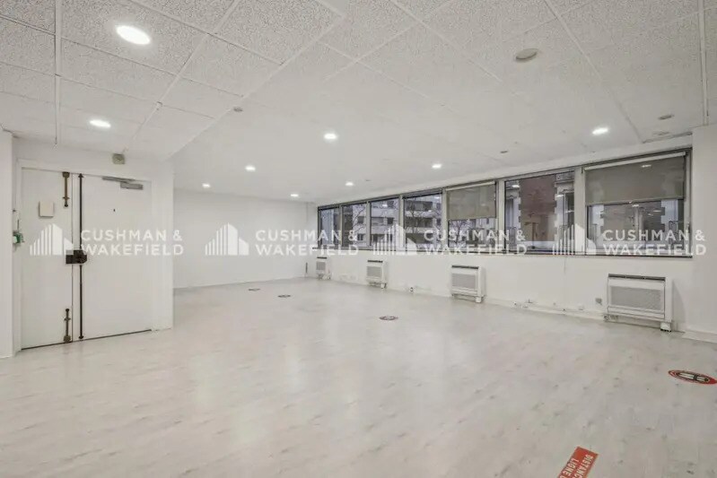 98 Route De La Reine, Boulogne-Billancourt to rent - Interior Photo - Image 2 of 6