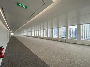1 Terrasse Bellini, Puteaux to rent Interior Photo- Image 1 of 4
