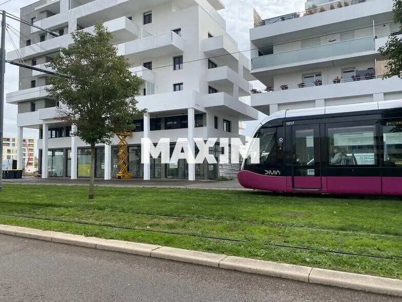 Retail in Dijon to rent - Building Photo - Image 1 of 8