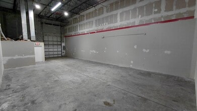 21113 Johnson St, Pembroke Pines, FL to rent Interior Photo- Image 2 of 4