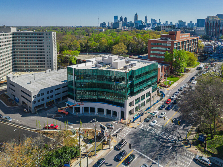 2021 Peachtree Rd, Atlanta, GA for rent - Building Photo - Image 2 of 9