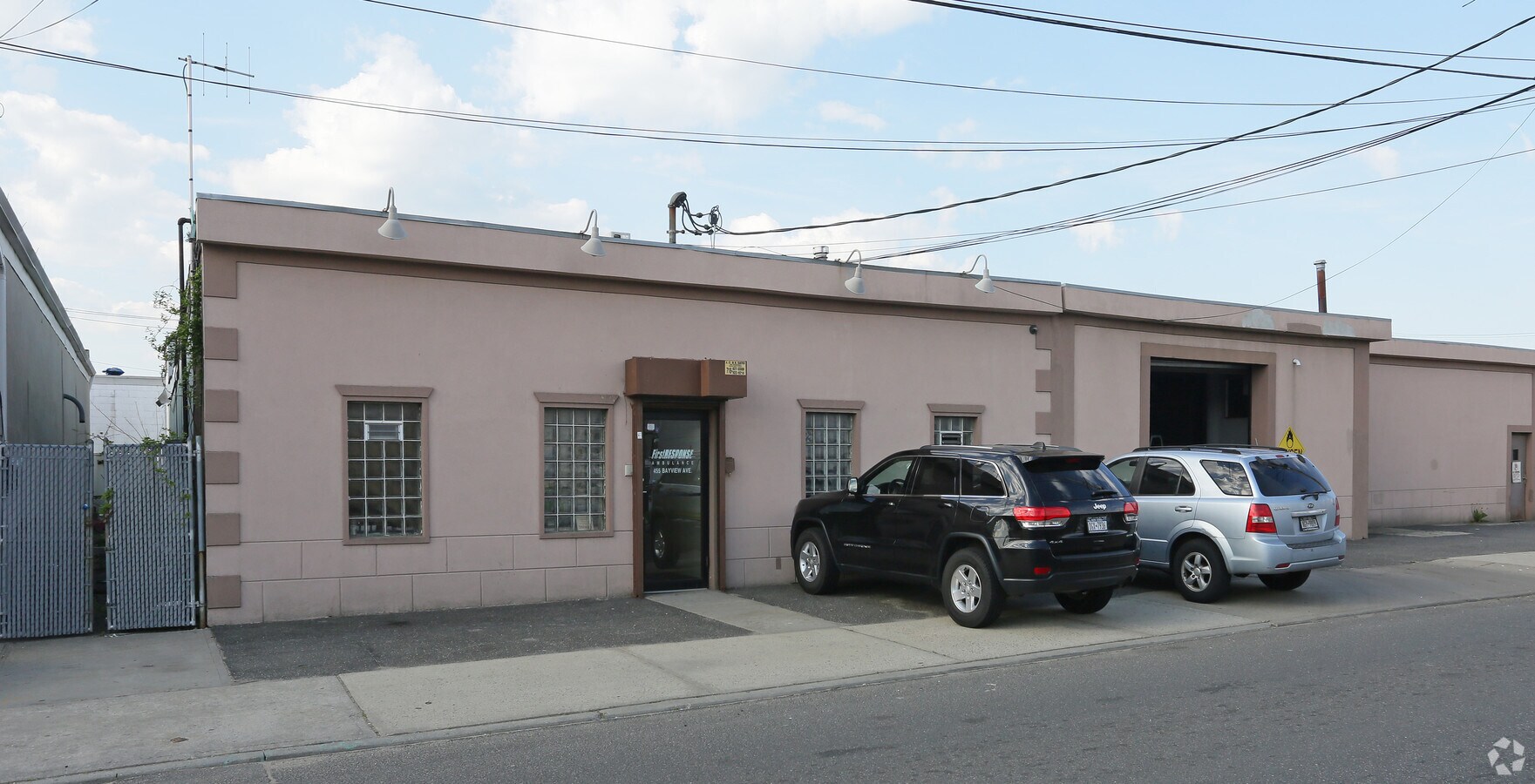 439455 Bayview Ave, Inwood 11096 UK