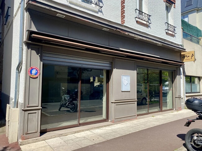 Location Commerce 208 m²