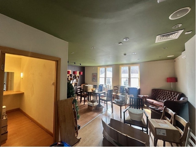 73 Parchment St, Winchester to rent - Building Photo - Image 3 of 6