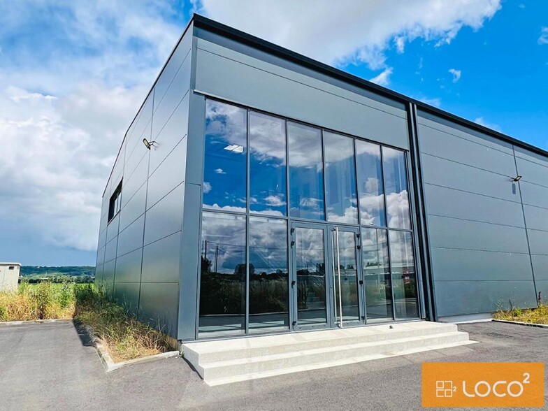 Industrial in Ondes to rent - Building Photo - Image 2 of 5