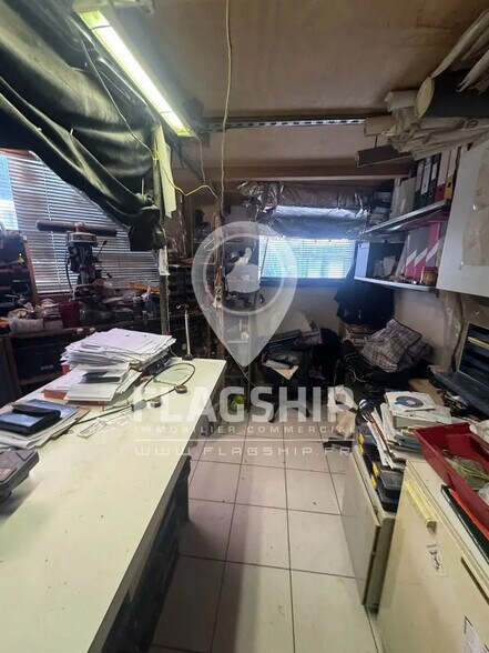 Retail in Paris to rent - Interior Photo - Image 3 of 9