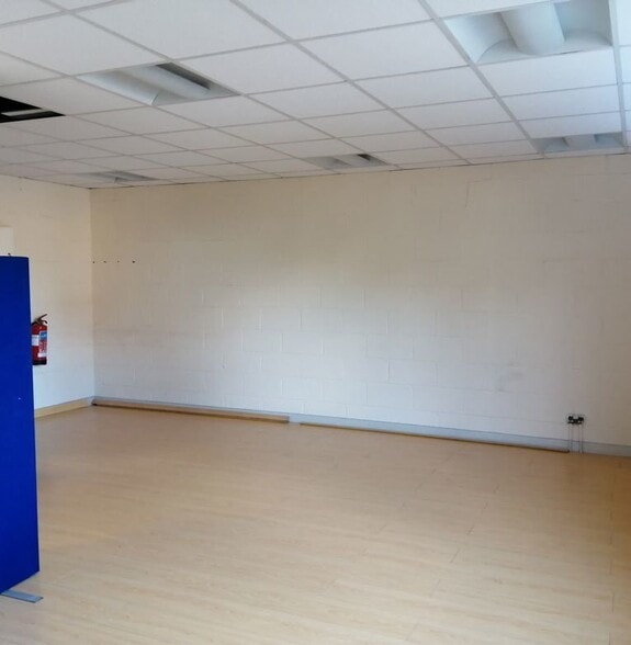 7-11 Kelvin Sq, Livingston to rent - Building Photo - Image 3 of 3