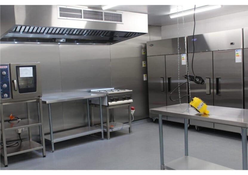 1 Dock Road, London to rent - Interior Photo - Image 2 of 5