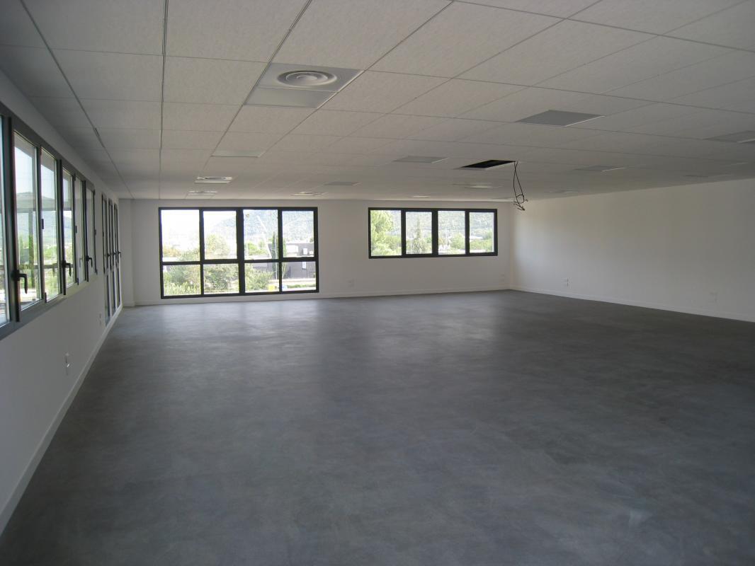 Office in Aubagne to rent Interior Photo- Image 1 of 4