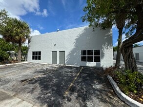611 NE 42nd St, Deerfield Beach, FL to rent Building Photo- Image 1 of 5