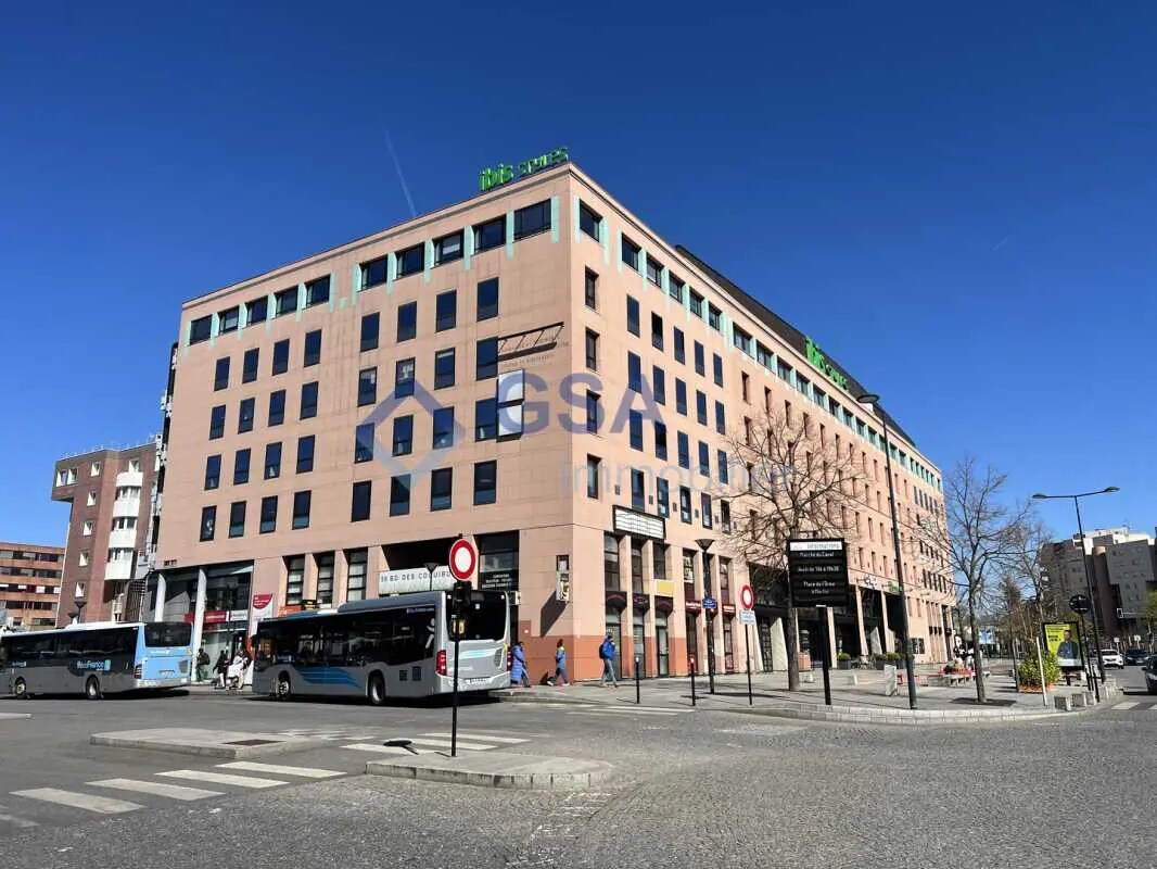 Office in Évry-Courcouronnes to rent Building Photo- Image 1 of 11
