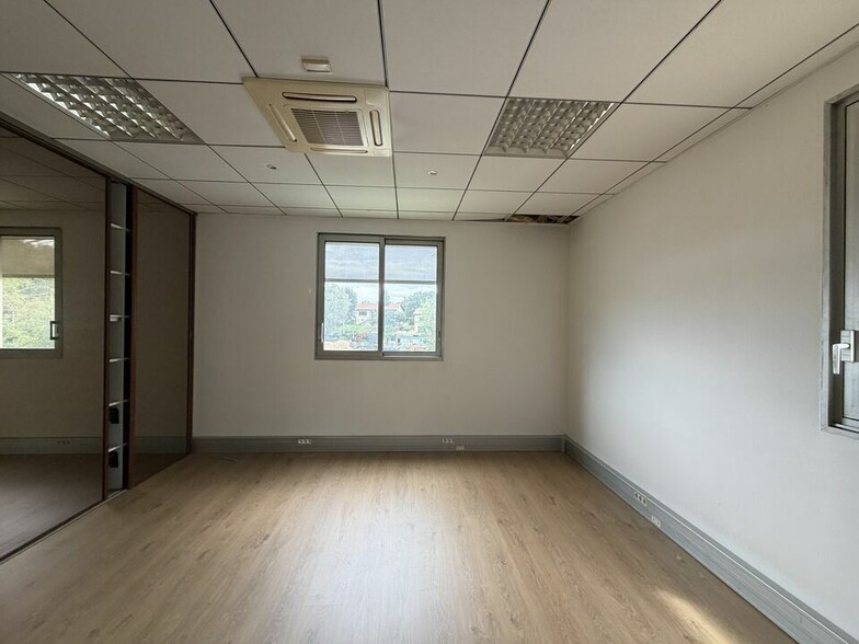 5 Rue Jean-Elysée Dupuy, Champagne-au-Mont-d'Or to rent - Interior Photo - Image 3 of 14