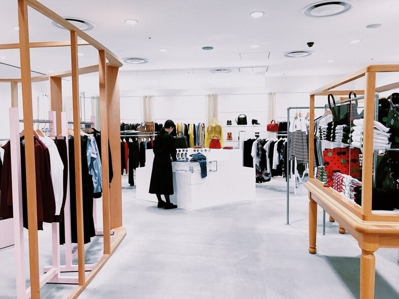 Retail in Lyon 8eme Arrondissement to rent - Building Photo - Image 1 of 3