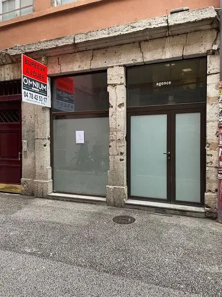 Location Bureaux 59 m² - Photo 1
