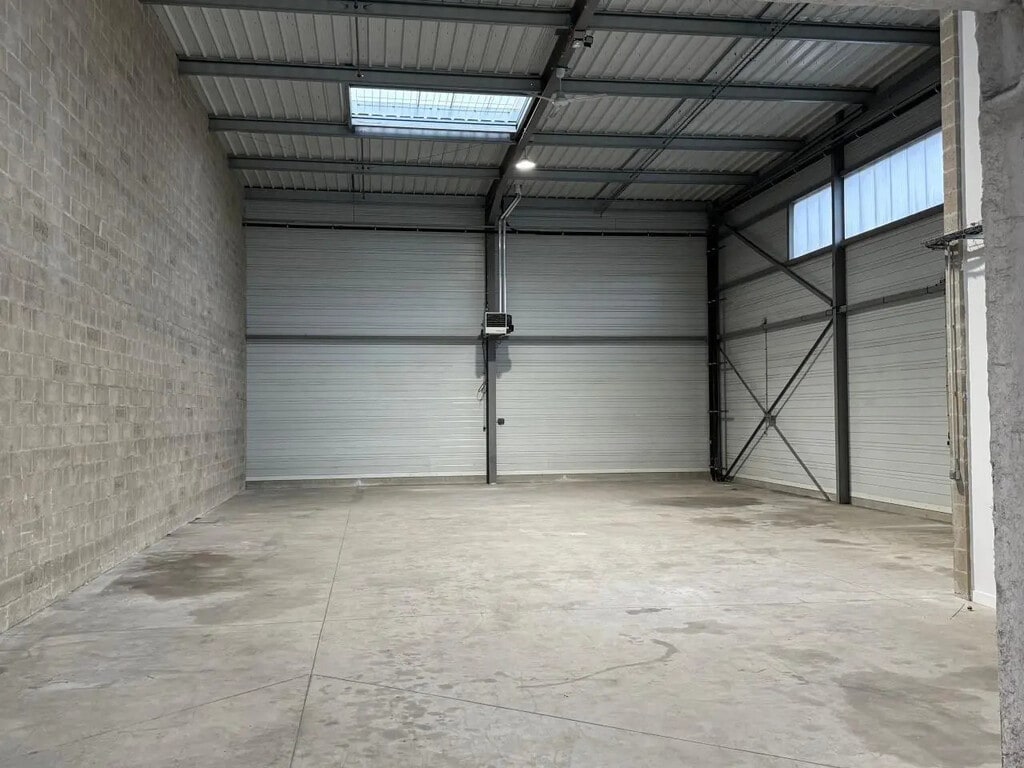 Location Local d'activités 339 m² - Photo 1