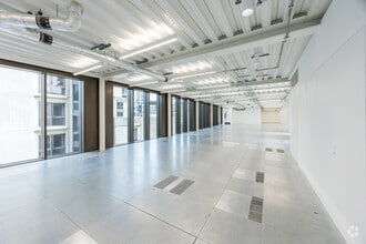 60-70 Shorts Gdns, London to rent Interior Photo- Image 2 of 3