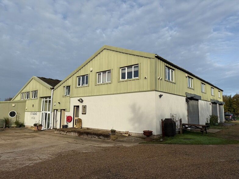 Mill Ln, Pulborough to rent - Building Photo - Image 2 of 13