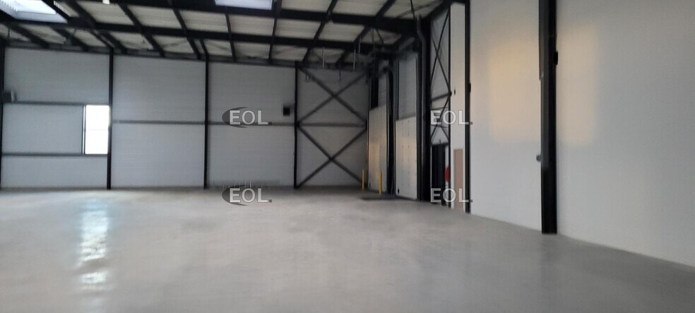 Industrial in Colombier-Saugnieu to rent - Building Photo - Image 3 of 5