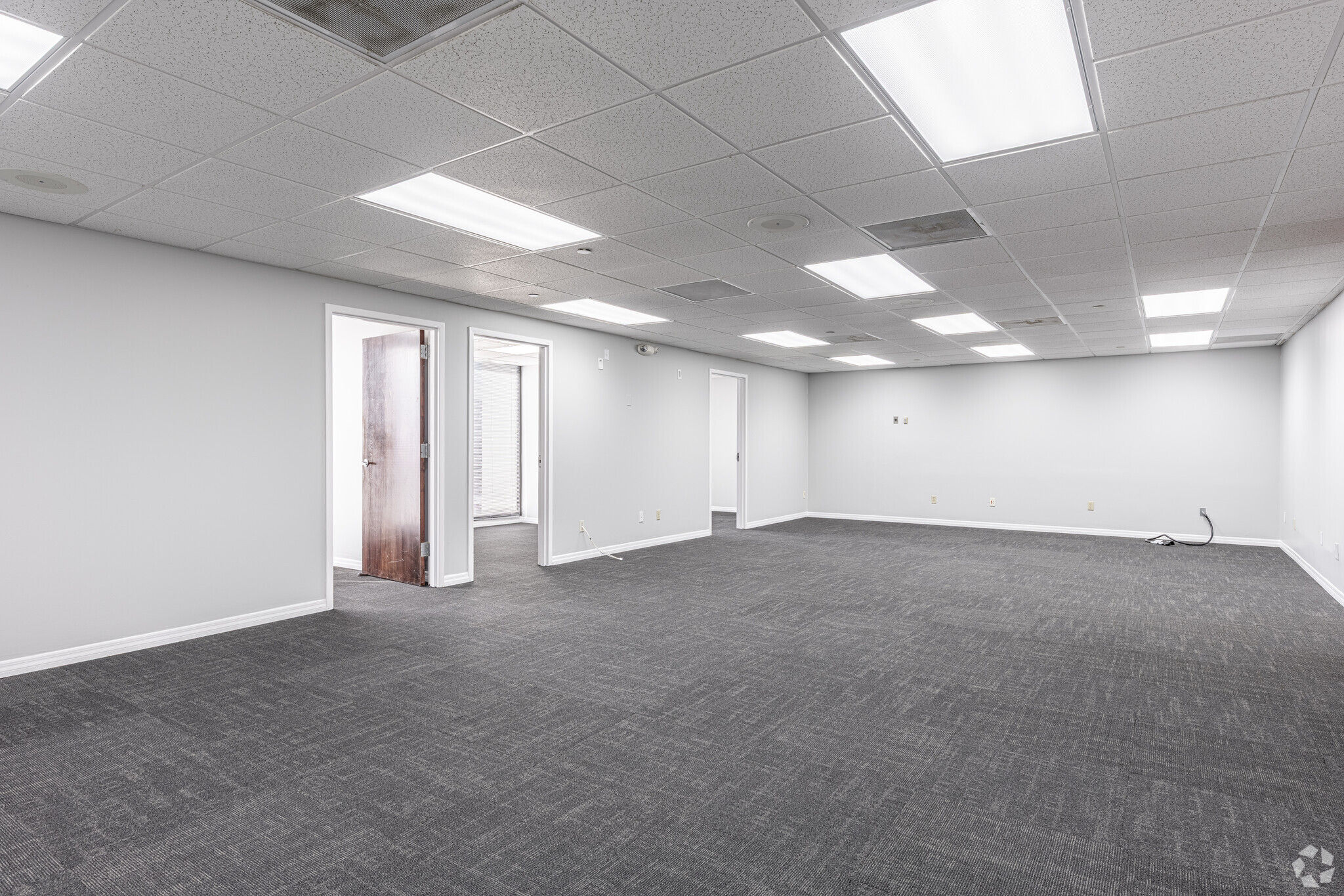 1665 Palm Beach Lakes Blvd, West Palm Beach, FL to rent Interior Photo- Image 1 of 2